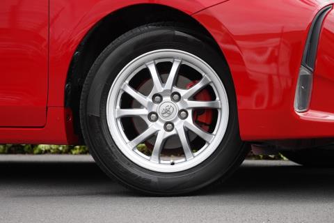 2016 Toyota Prius Alpha Hybrid - Thumbnail