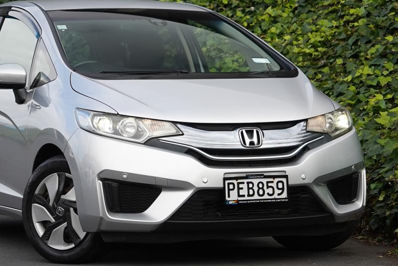 2014 Honda Fit Hybrid L / Jazz