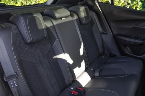 2022 Peugeot e-2008 GT Electric - Thumbnail