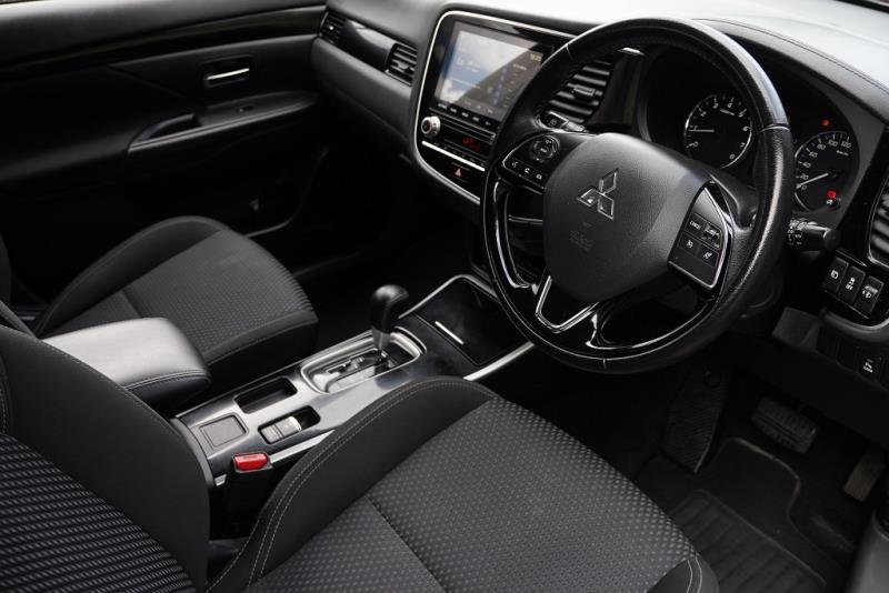 2022 Mitsubishi Outlander LS 7 Seater