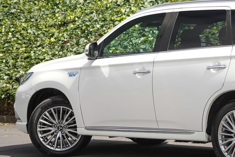 2021 Mitsubishi Outlander PHEV VRX AWD