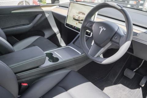 2022 Tesla Model Y RWD 60kWh - Thumbnail