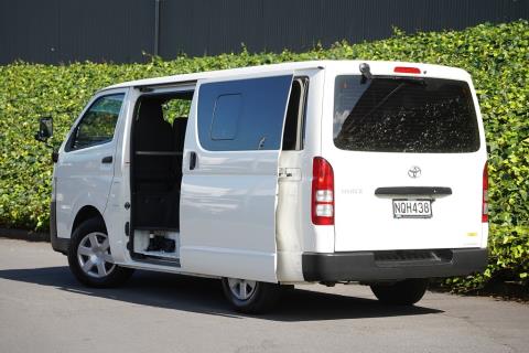 2018 Toyota Hiace ZL 5 Door - Thumbnail