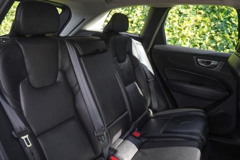 2022 Volvo XC60 B5 Mild Hybrid - Thumbnail