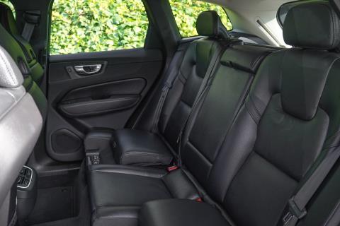 2022 Volvo XC60 B5 Mild Hybrid - Thumbnail