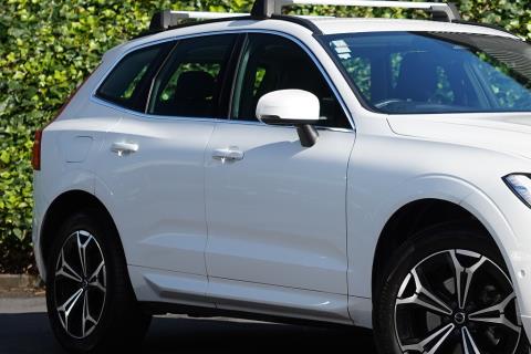 2022 Volvo XC60 B5 Mild Hybrid - Thumbnail