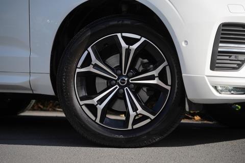 2022 Volvo XC60 B5 Mild Hybrid - Thumbnail