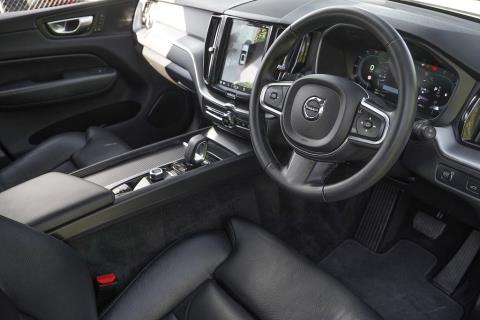 2022 Volvo XC60 B5 Mild Hybrid - Thumbnail