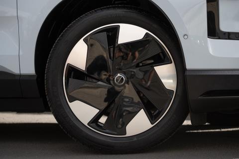 2024 Volvo EX30 Ultra Extended Range - Thumbnail