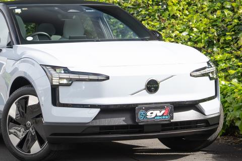 2024 Volvo EX30 Ultra Extended Range - Thumbnail