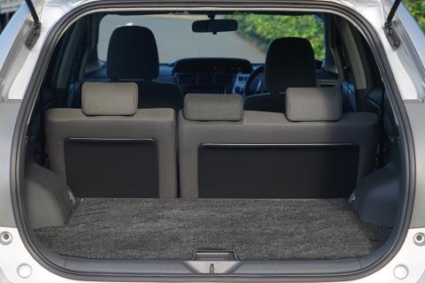 2014 Toyota Prius Alpha S - Thumbnail