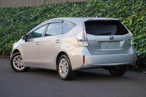 2014 Toyota Prius Alpha S - Thumbnail