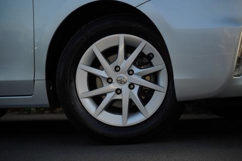 2014 Toyota Prius Alpha S - Thumbnail