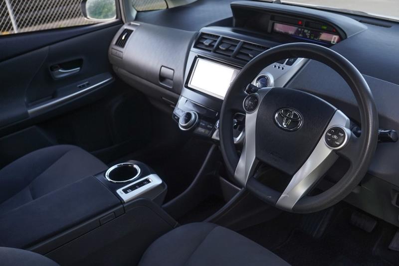 2014 Toyota Prius Alpha S