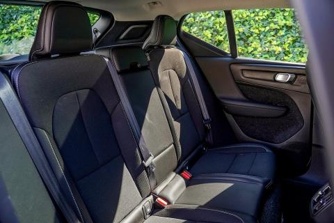 2019 Volvo XC40 T4 Momentum - Thumbnail