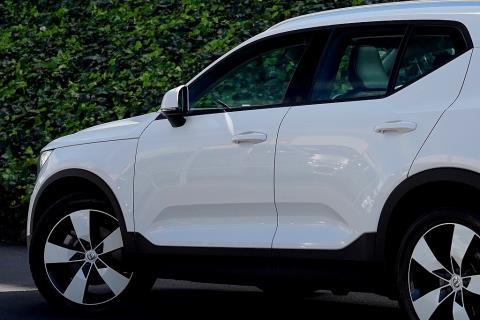 2019 Volvo XC40 T4 Momentum - Thumbnail