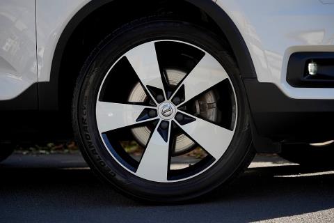 2019 Volvo XC40 T4 Momentum - Thumbnail