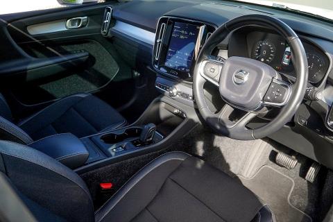 2019 Volvo XC40 T4 Momentum - Thumbnail