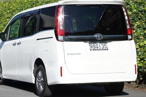 2016 toyota Noah / Esquire / Voxy - Thumbnail