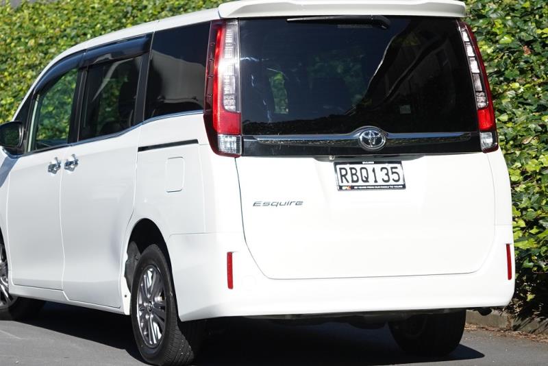 2016 toyota Noah / Esquire / Voxy
