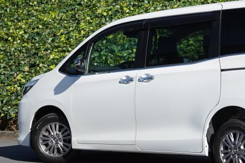 2016 toyota Noah / Esquire / Voxy - Thumbnail