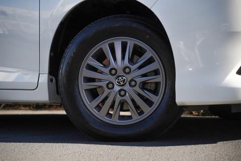 2016 toyota Noah / Esquire / Voxy - Thumbnail