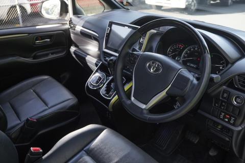 2016 toyota Noah / Esquire / Voxy - Thumbnail