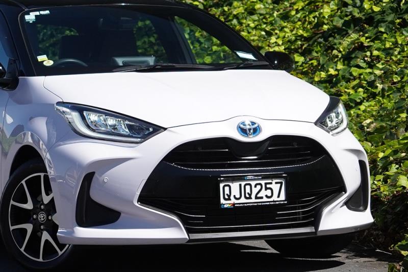 2022 Toyota Yaris Hybrid / Vitz