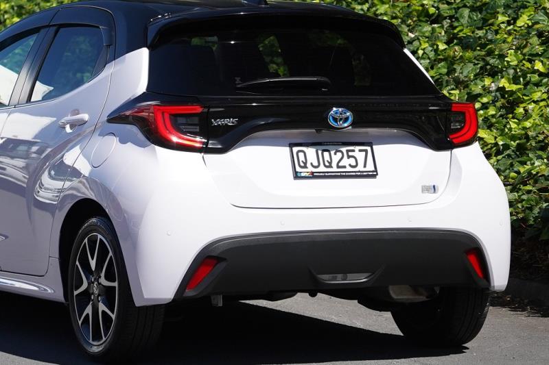 2022 Toyota Yaris Hybrid / Vitz