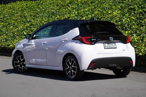 2022 Toyota Yaris Hybrid / Vitz - Thumbnail