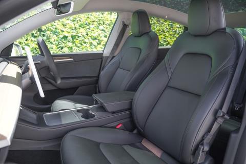 2024 Tesla Model Y RWD 60kWh - Thumbnail