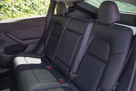 2024 Tesla Model Y RWD 60kWh - Thumbnail