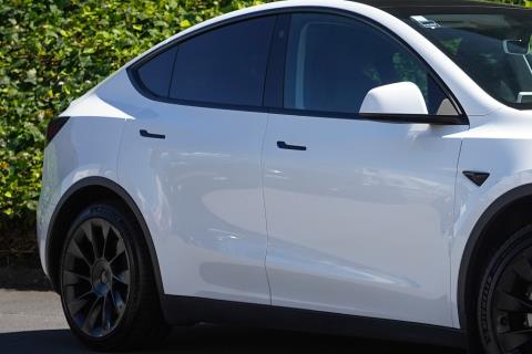 2024 Tesla Model Y RWD 60kWh - Thumbnail