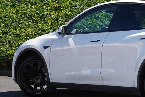 2024 Tesla Model Y RWD 60kWh - Thumbnail