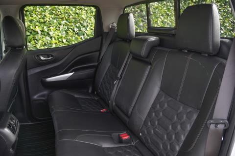 2021 Nissan Navara ST-X 2.3D - Thumbnail