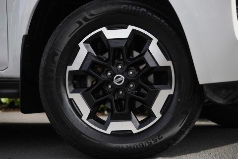 2021 Nissan Navara ST-X 2.3D - Thumbnail