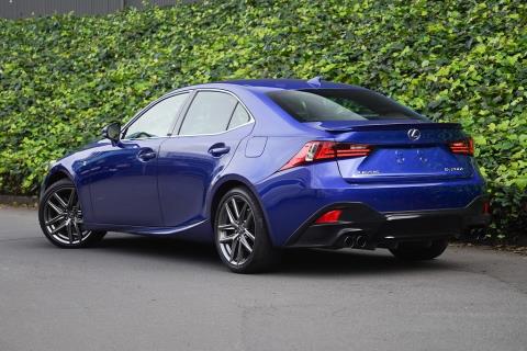 2015 Lexus IS 200t - Thumbnail