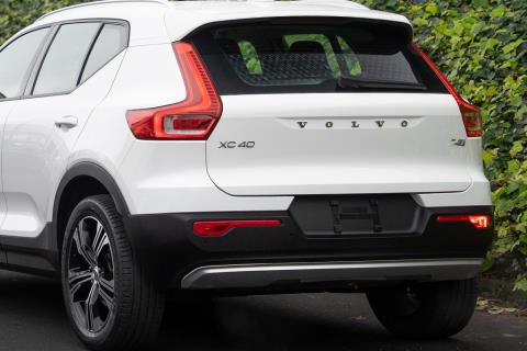 2018 Volvo XC40 T4 Momentum - Thumbnail