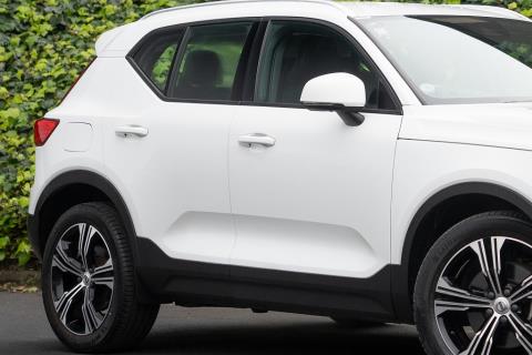 2018 Volvo XC40 T4 Momentum - Thumbnail