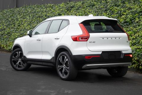 2018 Volvo XC40 T4 Momentum - Thumbnail