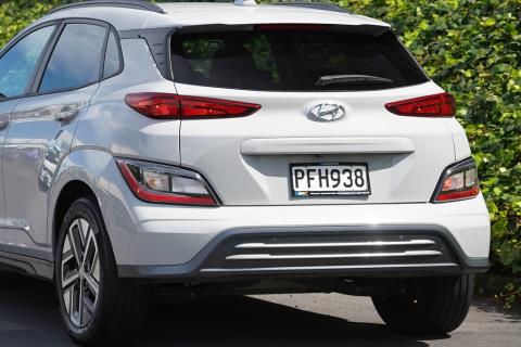 2022 Hyundai Kona EV 64kWh - Thumbnail