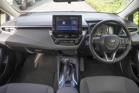 2019 Toyota Corolla Touring Hybrid - Thumbnail