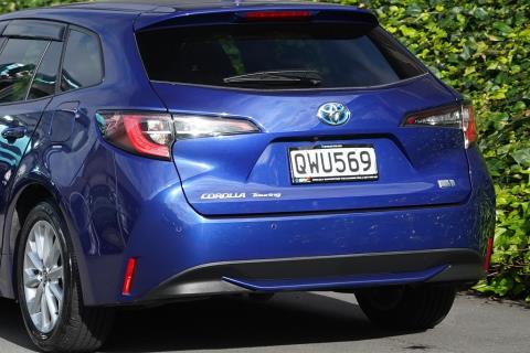 2019 Toyota Corolla Touring Hybrid - Thumbnail