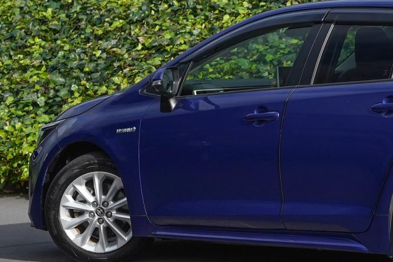 2019 Toyota Corolla Touring Hybrid