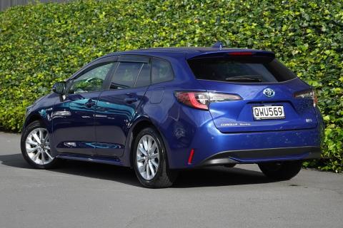 2019 Toyota Corolla Touring Hybrid - Thumbnail