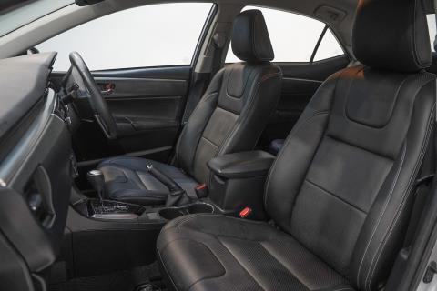 2015 Toyota Corolla GLX Sedan - Thumbnail