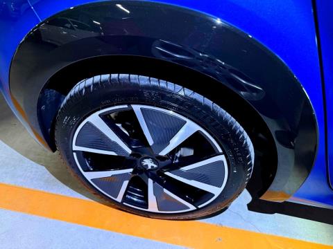 2022 Peugeot e-208 GT Electric - Thumbnail