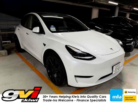 2023 Tesla Model Y Performance AWD - Thumbnail