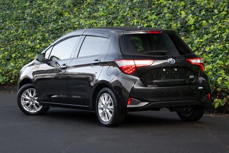 2017 Toyota Vitz Hybrid / Yaris