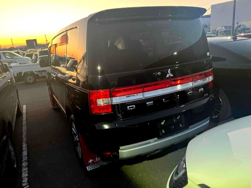 2013 Mitsubishi Delica D:5 4WD